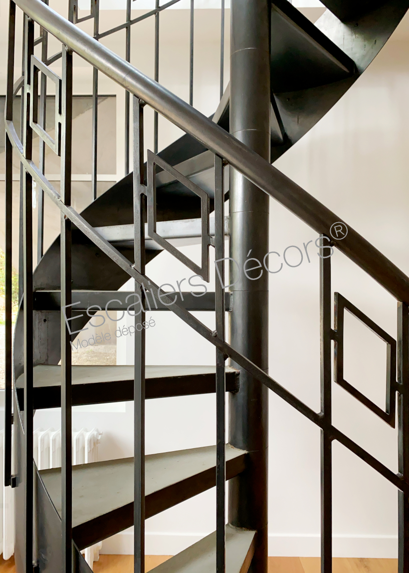 DH194 - Escalier intérieur en métal et béton colimaçon pour une décoration années 30. Vue 6